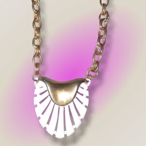 Vintage Goldtone Fanned Focal Point Necklace Double Link Ring Clasp